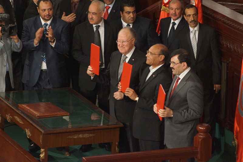Tunisia's leaders sign the new constitution in 2014
